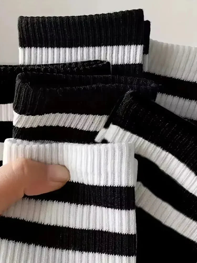 2026 Summer Mens Socks Spring Autumn Simple Casual Black White Striped Breathable Mid Tube High Quality Round Neck Socks