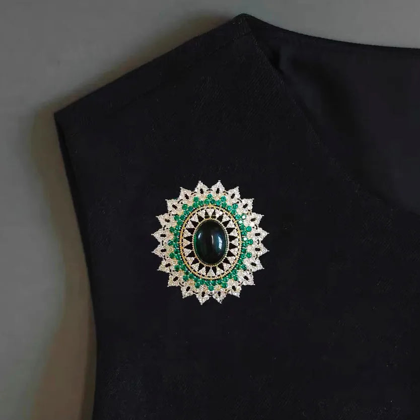Vintage Emerald Oval Sunflower Brooch for Women Green Crystal Sunburst Lapel Pins Floral Design Wedding Party Art Deco Jewelry