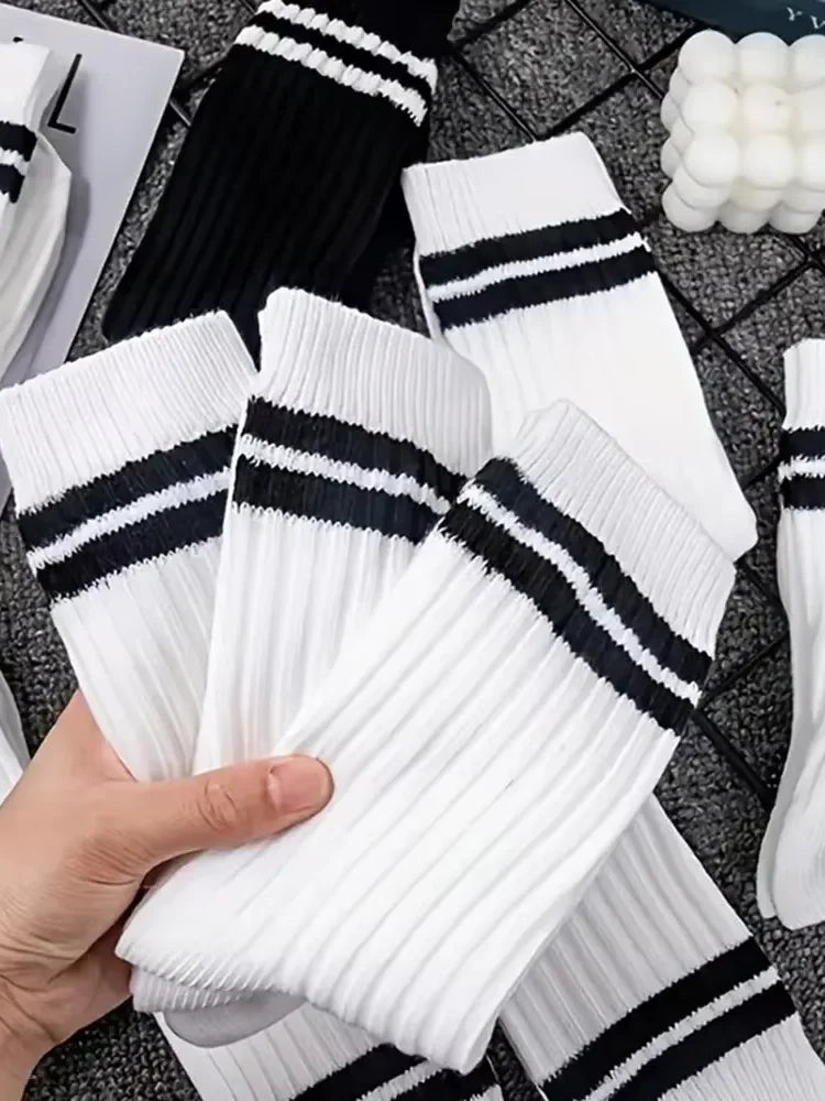 2026 Summer Mens Socks Spring Autumn Simple Casual Black White Striped Breathable Mid Tube High Quality Round Neck Socks