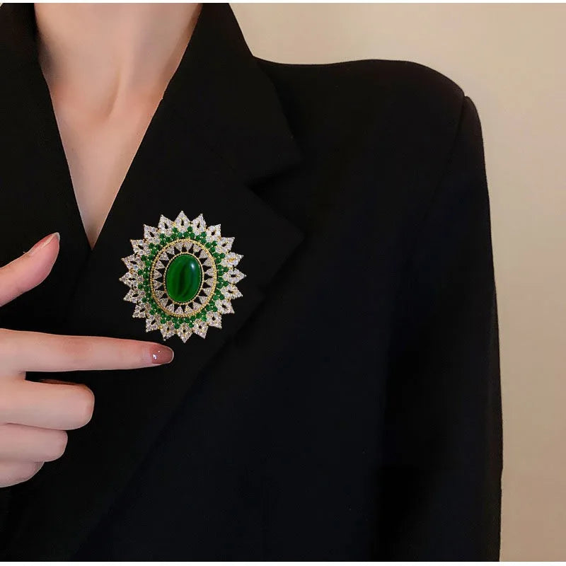 Vintage Emerald Oval Sunflower Brooch for Women Green Crystal Sunburst Lapel Pins Floral Design Wedding Party Art Deco Jewelry